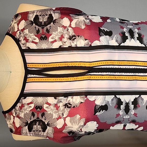 Patterned top - Picture 2 of 6